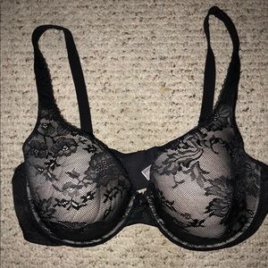 Victoria’s Secrets Lightly padded bra 38D